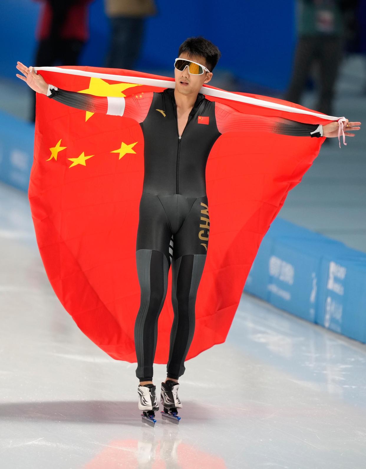 奥地利滑雪选手速度惊人，成功获得奖牌